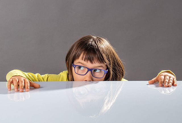 Что делать, если ребёнок стесняется идти в школу?