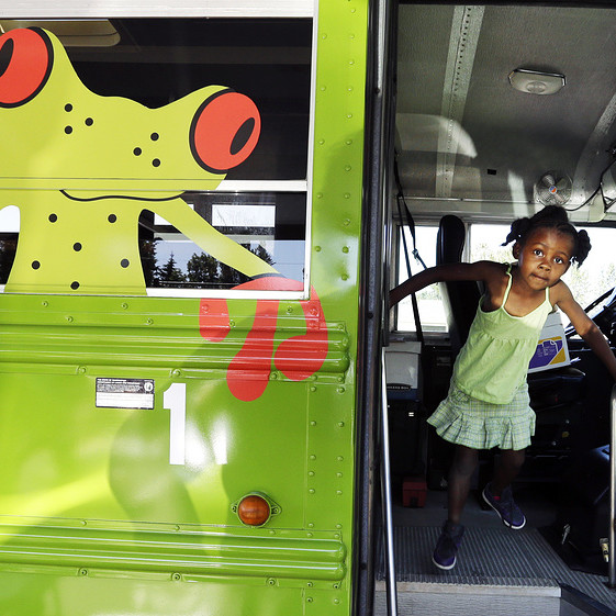 Как добираются в школу дети из разных стран мира