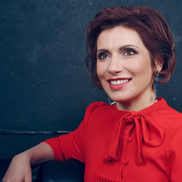 «Растить двух дочек одной очень прикольно». Правила воспитания телеведущей Светланы Зейналовой