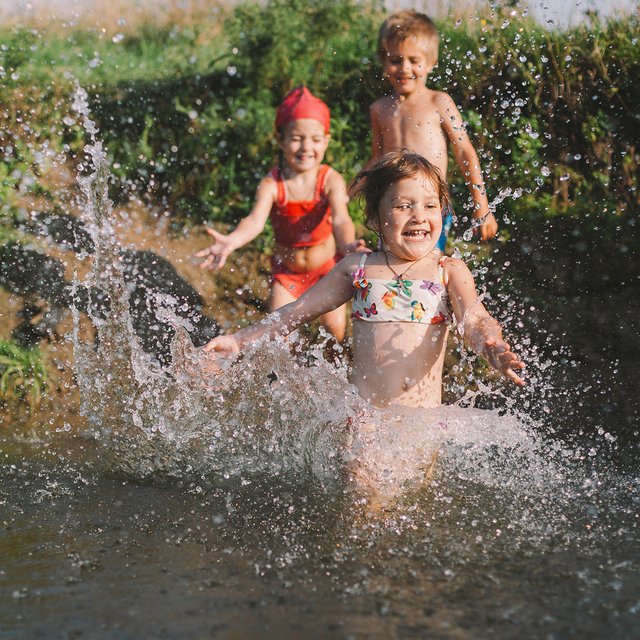 Контагиозный моллюск, сколиоз, загадочная «болезнь купальщиков» и другие вопросы о здоровье детей
