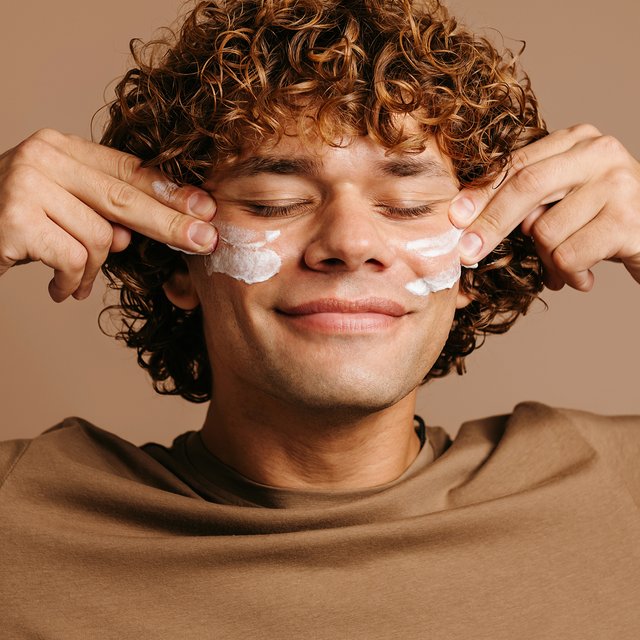 Должен ли мужчина ухаживать за кожей лица и как делать это правильно
