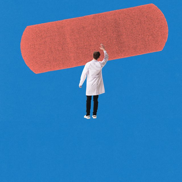 «Все уверены, что мы должны отдавать долг, но никто не может объяснить, у кого мы его брали». Студенты-медики — о новом законе об отработках