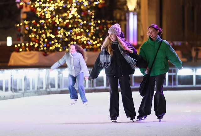 Пять лучших катков Москвы с прокатом и инфраструктурой