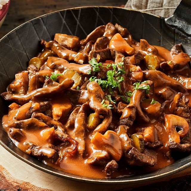 Мясо с подливкой как в детском саду: говядина получится мягкой и нежной