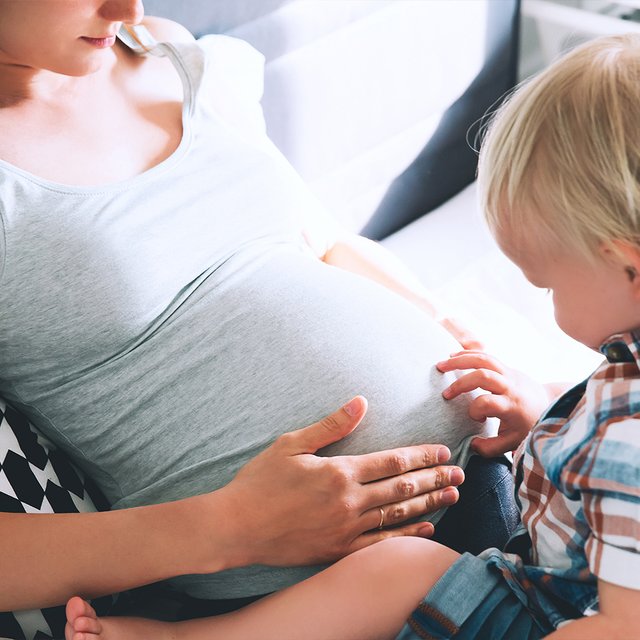 Дошкольник просит рассказать, откуда берутся дети — в подробностях. Что ему отвечать