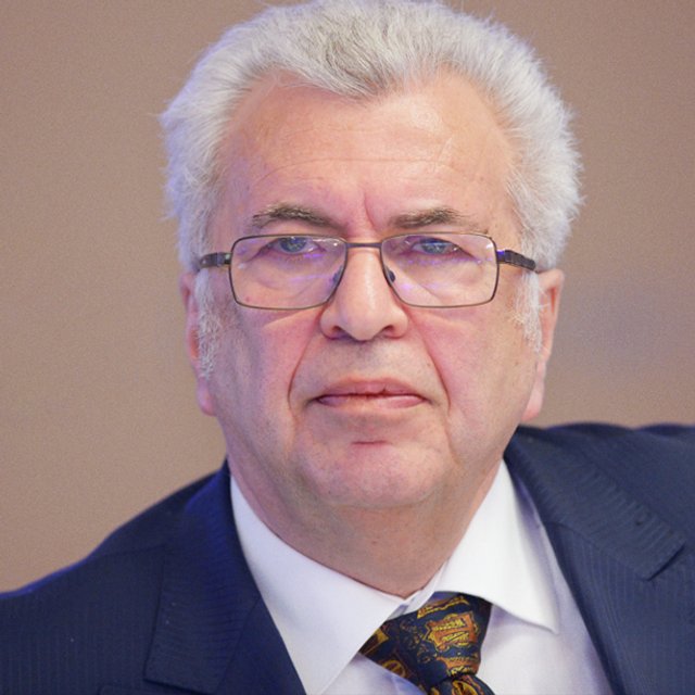 А что такое "посадить на кол"? Педагог Евгений Ямбург — о жестоких сюжетах в сказках и жизни