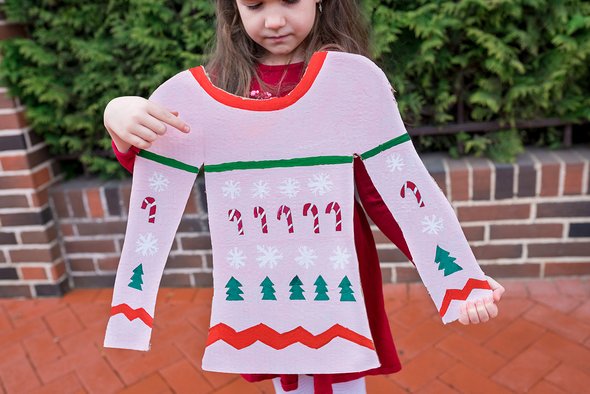 Уродливый рождественский свитер из бумаги или кратона