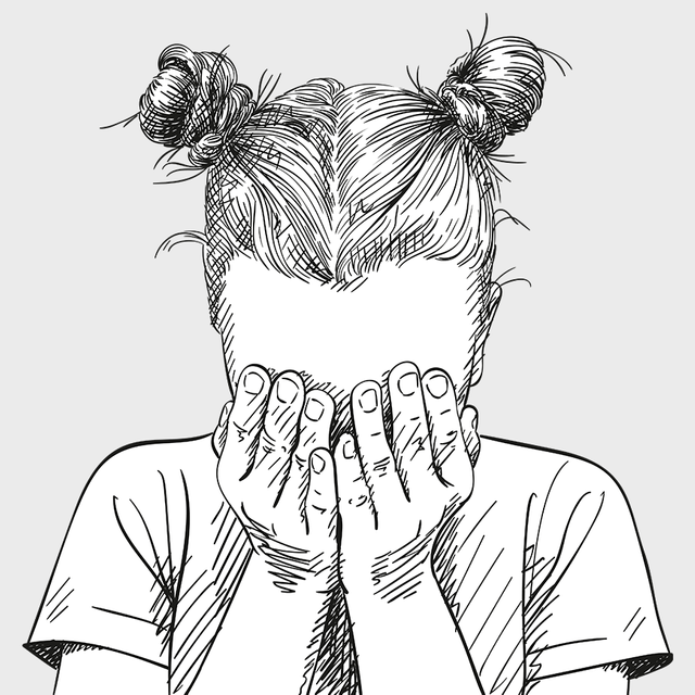 «Они заталкивали мне снег в рот, я задыхалась». Честная история девочки, которую много лет травили в школе