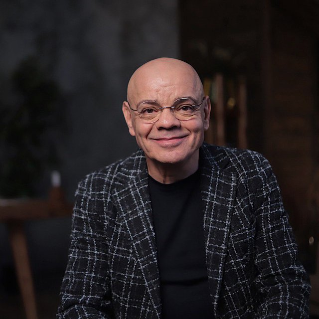 «Запреты в искусстве – это борьба с зеркалами». Режиссёр Константин Райкин — о творчестве, подростках и не только