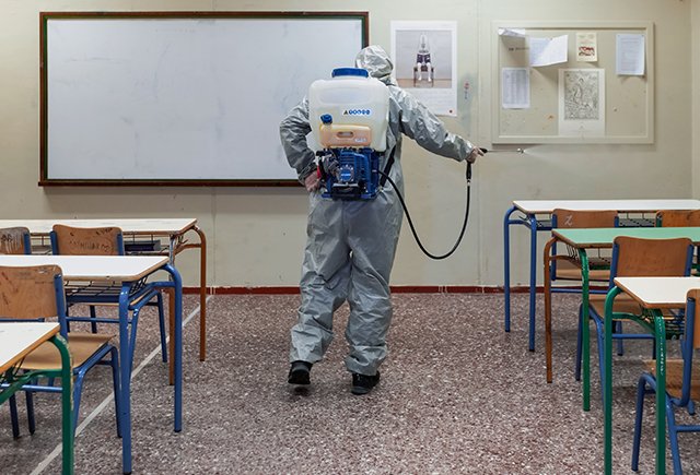 Тематические диктанты, масочный режим и полный дзен. Как школы мира переживают коронавирус