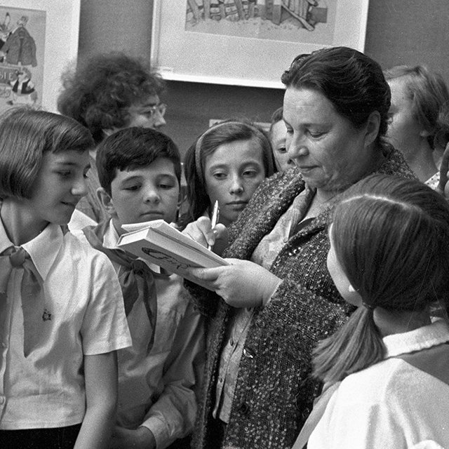 Была ученицей Чуковского, а потом трижды предала его: как Агния Барто стала главной советской поэтессой