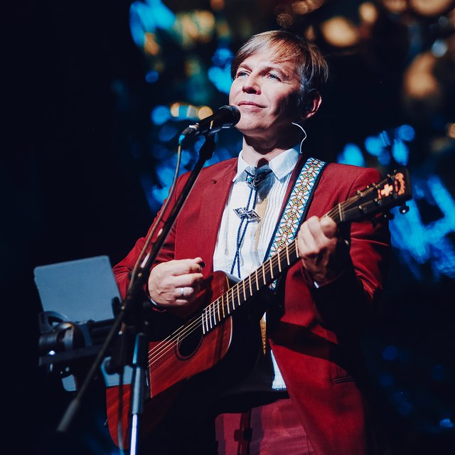 «Вера в людей — не лучшая черта». Правила воспитания музыканта Ильи Лагутенко