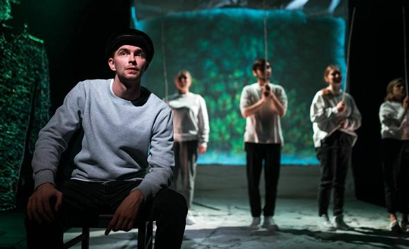 Мам, а кто это на фото, Современник