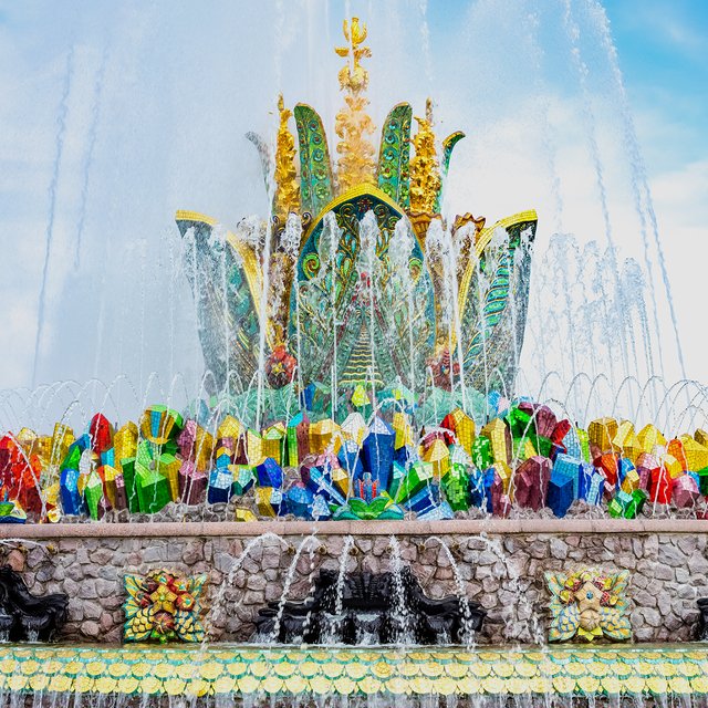 «Каменный цветок» — в Москве или в Питере? Тест на знание фонтанов двух столиц