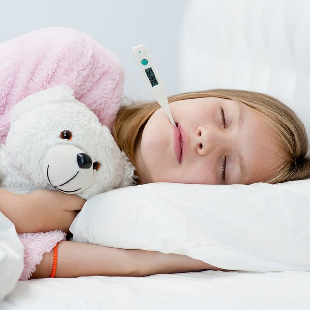 Школьника оставляют на второй год из-за продолжительной болезни: законно ли это