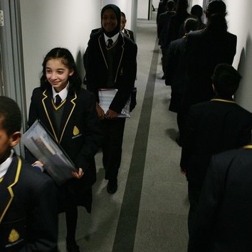 "Видишь упавшую виноградинку? Подними ее"