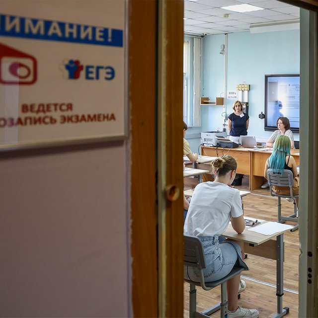 «Если шпаргалка торчит, ее заставят съесть»: как прошли ОГЭ и ЕГЭ — 2025