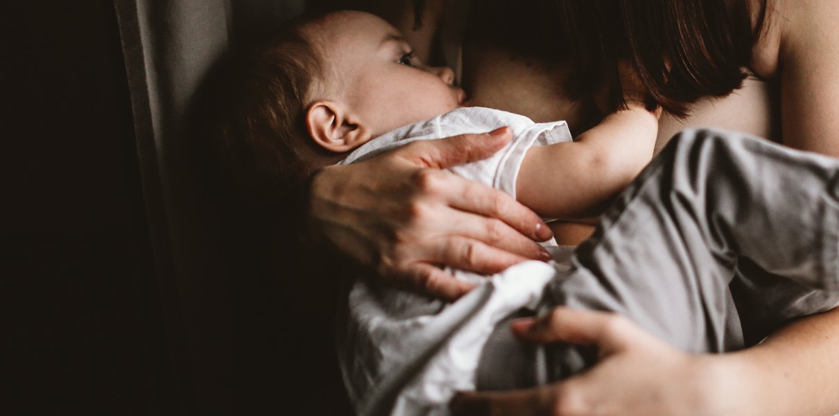 Стоит ли отлучать ребёнка от груди летом, если осенью ему идти в детский сад?