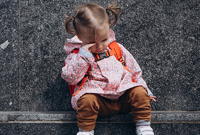 Мой ребёнок всё время плачет, когда идёт в детский сад. Что делать?