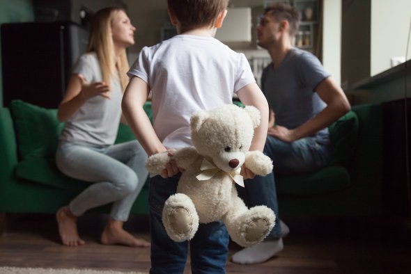 Как успокоить ребенка при разводе родителей