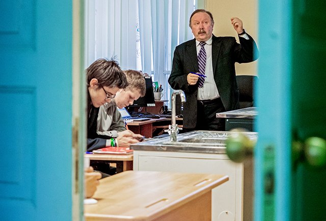 25 лучших школ России