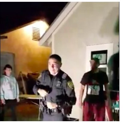 В США полицейский приехал на вечеринку подростков после жалоб соседей и станцевал сальсу