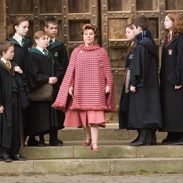 «Мы же носим форму, вот и вы носите!». Молодой педагог - о том, нужна ли учителям единая форма