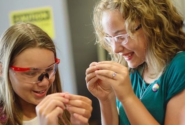 В школе KiraKira девочек научат моделировать и печатать ювелирные украшения