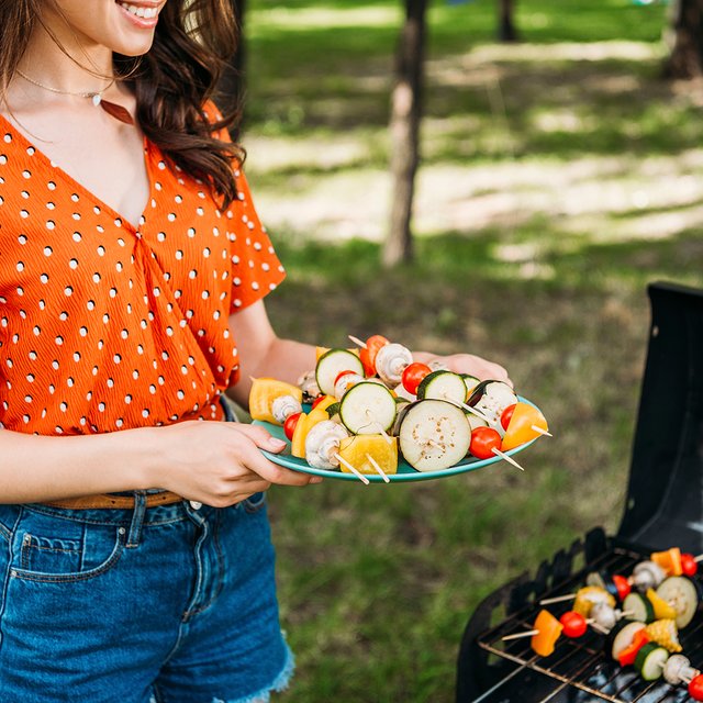 5 необычных рецептов на мангале: овощи, сладости и даже фрукты на огне