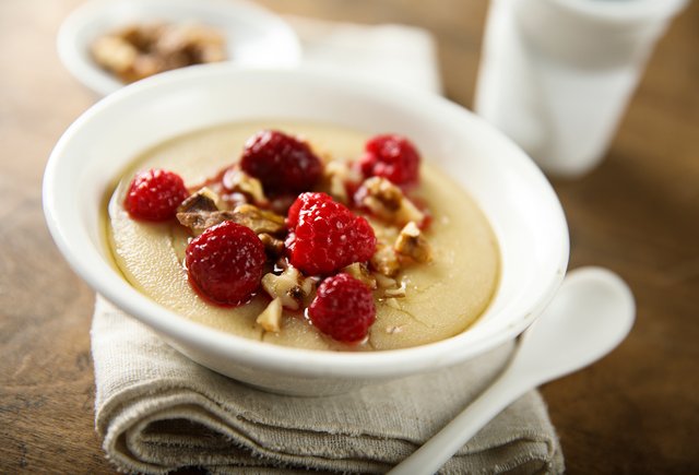 Не только манная каша: 3 рецепта простых и очень вкусных десертов из манки