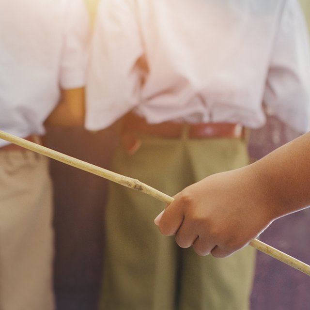 Что делать, если учитель ударил ребёнка?