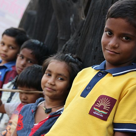 Как в Индии бесплатно учат и кормят 150 миллионов школьников, часть которых — из трущоб