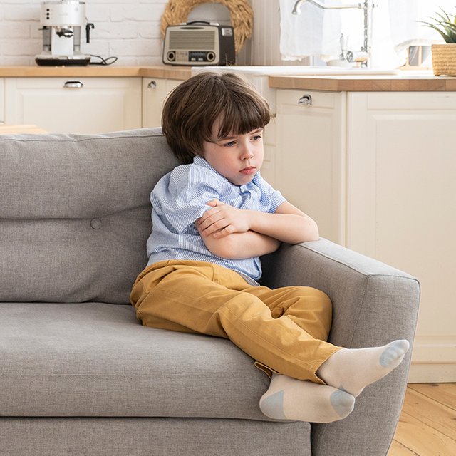 «Маме я нужен из-за денег». Как родители настраивают детей против бывших супругов и что такое синдром PAS