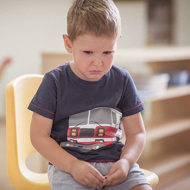 Воспитатель не поладила с сыном и отправила его на больничный. Законно ли это?