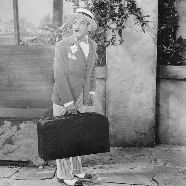 Учитель в отпуске, но его хотят заставить работать во время ЕГЭ. Законно ли это?