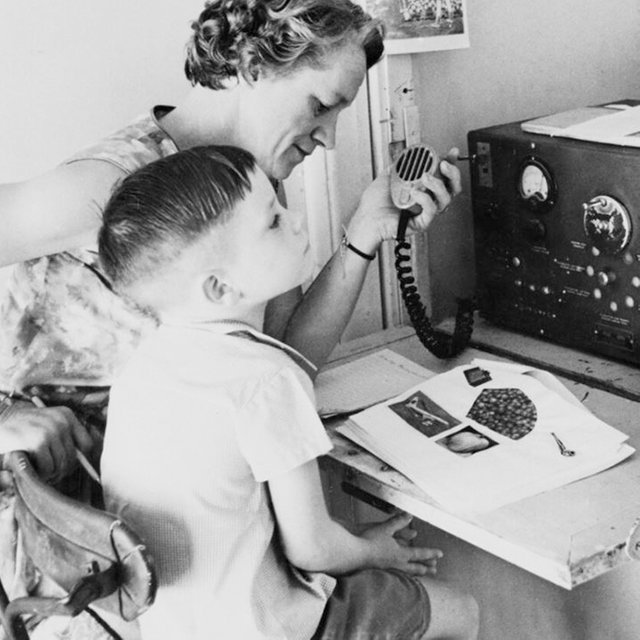 Какой была дистанционка до появления интернета. Да, вспомним лучшее