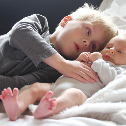 Почему старшие дети не должны быть няньками младшим братьям и сёстрам