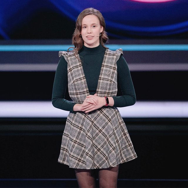 «Старшим педагогам не нравится, что я недостаточно страдаю на работе»: учительница-комик — о роли юмора в жизни детей