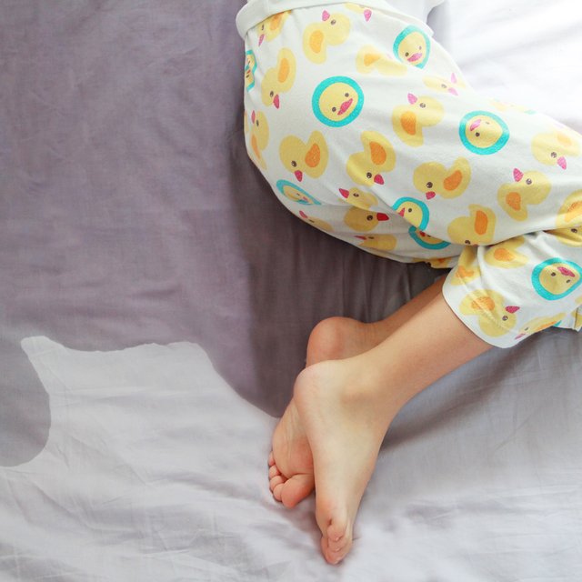 Ребенок пошёл в детский сад и начал писаться. Что делать?