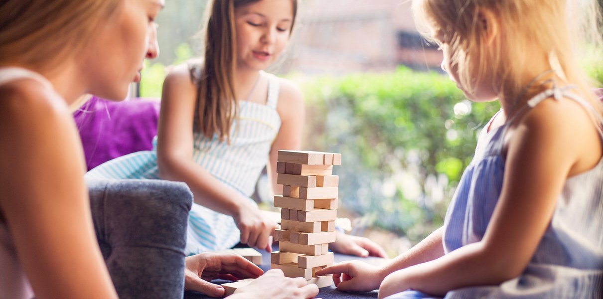 «Консервативная политика вряд ли даст результаты»: как в России повышают рождаемость