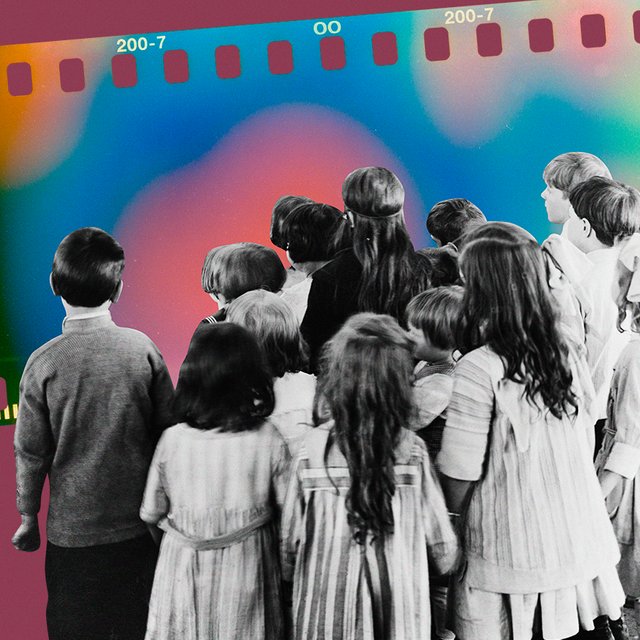 В школе детям вместо уроков показывают фильмы и берут за это по 250 рублей: это законно?