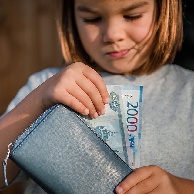 Карманные деньги, зарплаты учителей и русская школа в Италии