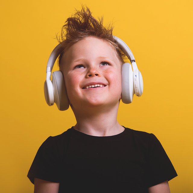 14 аудиокниг, которые сделают школьное чтение интересным