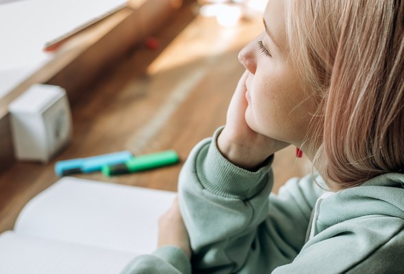 колледж, образование, кавказец, домашнее образование, ученик, обратно в школу, дети, школа, сосредоточенный, подавленный, женщина, знания, тетрадь, учебник, привлекательный, изучение, тест, урок, девушка, экзамен, оставаться дома, стол, скучно, ребенок, домашнее обучение, заметка, учеба, студент, книга, ребенок, обучение, мышление, умный, школьная работа, письмо, работа, учебник, школьница, стол, подросток, домашнее задание, учиться, уставший, мозг, подросток, люди, дом, образ жизни, рабочее место, сидеть;