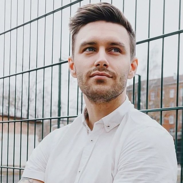 «Самым страшным оказались мои же коллеги». Как и зачем учитель из Перми уехал работать в Гонконг