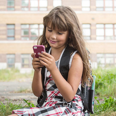 "Было бы хорошо запретить в школах мобильные телефоны"