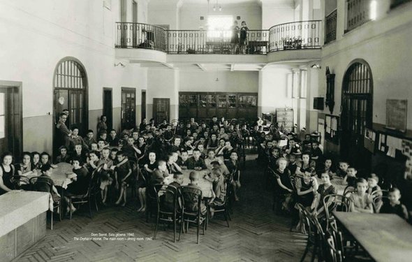 Педагоги и воспитанники «Дома сирот». 1938 г. Фото: Korczakianum
