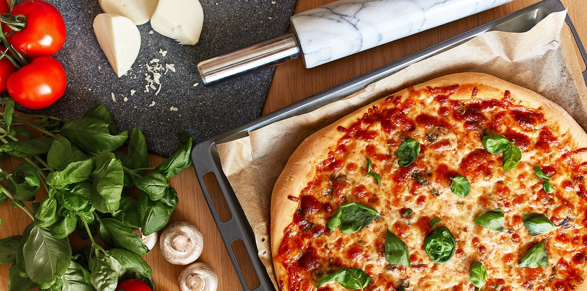 Самые популярные и лучшие рецепты домашней пиццы.