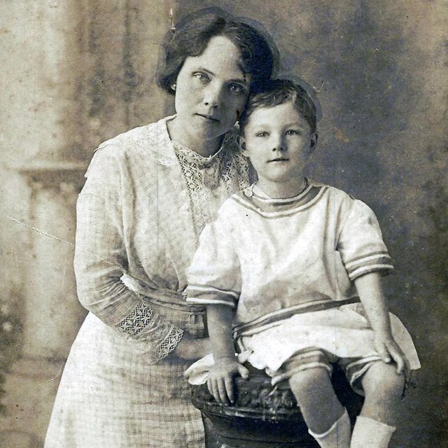 Они так и не узнали, что воспитывали чужого ребёнка. Дело пропавшего мальчика раскрыли через 100 лет