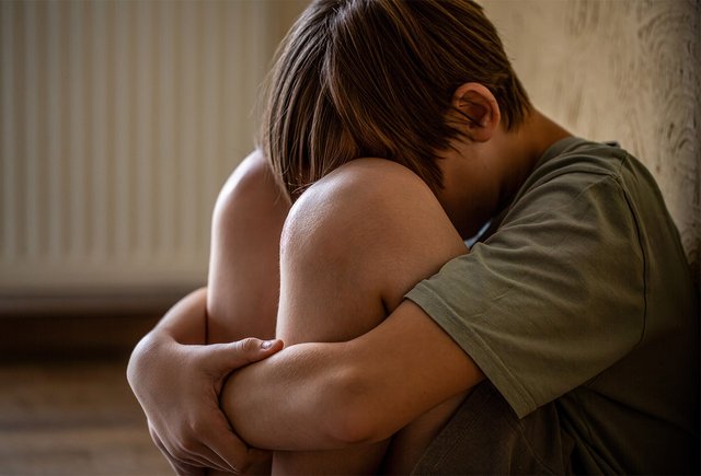 Обложка «Я рядом, я хочу тебе помочь». Как вести себя родителям, если ребенок причиняет себе вред